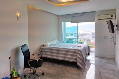 Casa de condomínio à venda com 360m², 6 quartos e 5 vagas Casa de condomínio à venda com 360m², 6 quartos e 5 vagasSuíte 2