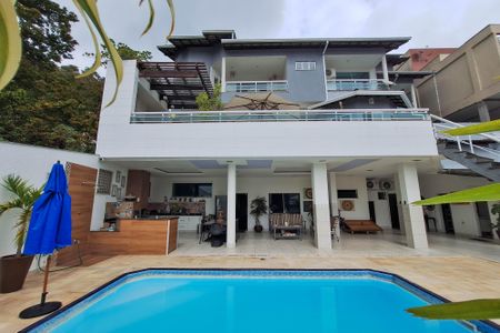 Casa de condomínio à venda com 360m², 6 quartos e 5 vagas Casa de condomínio à venda com 360m², 6 quartos e 5 vagasQuintal