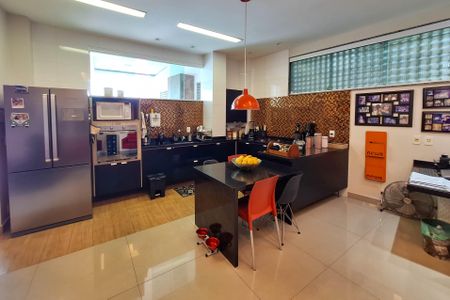Casa de condomínio à venda com 360m², 6 quartos e 5 vagas Casa de condomínio à venda com 360m², 6 quartos e 5 vagasÁrea comum