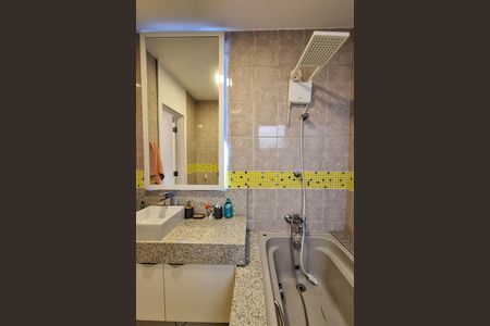 Casa de condomínio à venda com 360m², 6 quartos e 5 vagas Casa de condomínio à venda com 360m², 6 quartos e 5 vagasBanheiro da Suíte 1