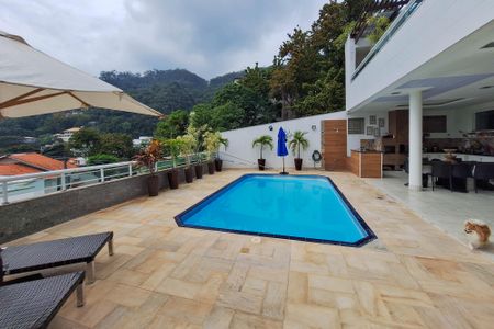 Casa de condomínio à venda com 360m², 6 quartos e 5 vagas Casa de condomínio à venda com 360m², 6 quartos e 5 vagasQuintal