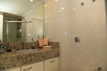 Apartamento à venda com 92m², 3 quartos e 1 vaga Apartamento à venda com 92m², 3 quartos e 1 vagaBanheiro