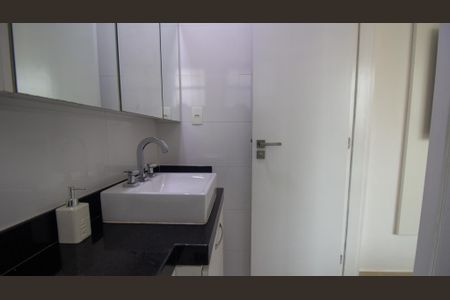 Apartamento à venda com 78m², 2 quartos e 2 vagasBanheiro da Suíte