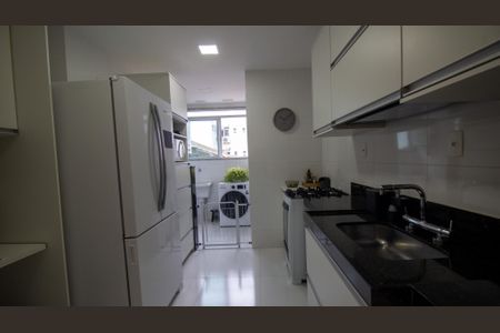 Apartamento à venda com 78m², 2 quartos e 2 vagasCozinha e Área de Serviço