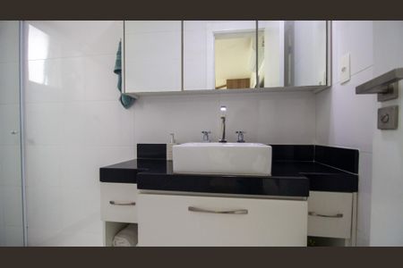 Apartamento à venda com 78m², 2 quartos e 2 vagasBanheiro da Suíte
