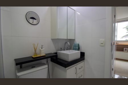 Apartamento à venda com 78m², 2 quartos e 2 vagasBanheiro Social