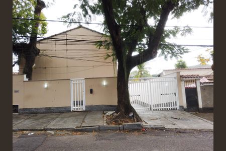Casa à venda com 98m², 3 quartos e 1 vaga Casa à venda com 98m², 3 quartos e 1 vagaFachada