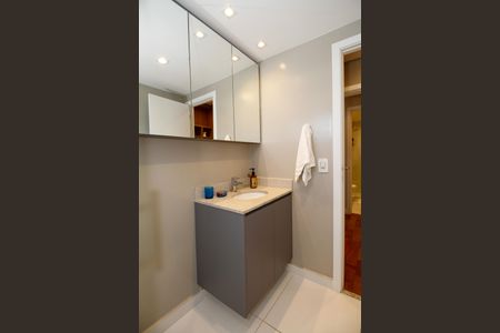 Apartamento à venda com 85m², 2 quartos e 1 vaga Apartamento à venda com 85m², 2 quartos e 1 vagaBanheiro da Suíte