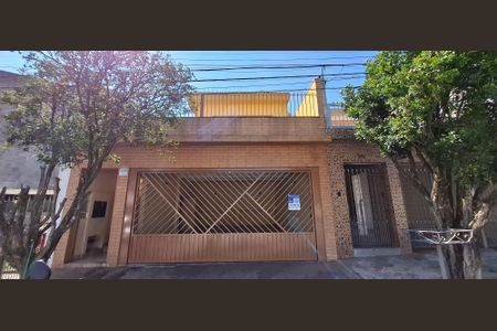 Casa à venda com 131m², 2 quartos e 4 vagas Casa à venda com 131m², 2 quartos e 4 vagasFachada