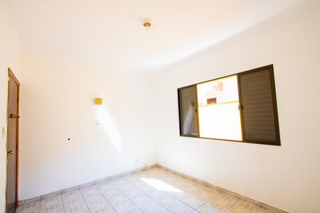 Casa à venda com 131m², 2 quartos e 4 vagas Casa à venda com 131m², 2 quartos e 4 vagasQuarto 2