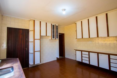 Casa à venda com 131m², 2 quartos e 4 vagas Casa à venda com 131m², 2 quartos e 4 vagasCozinha
