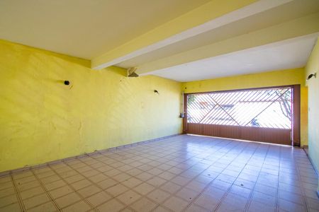 Casa à venda com 131m², 2 quartos e 4 vagas Casa à venda com 131m², 2 quartos e 4 vagasGaragem