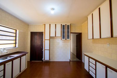 Casa à venda com 131m², 2 quartos e 4 vagas Casa à venda com 131m², 2 quartos e 4 vagasCozinha