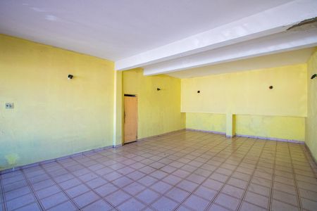 Casa à venda com 131m², 2 quartos e 4 vagas Casa à venda com 131m², 2 quartos e 4 vagasGaragem