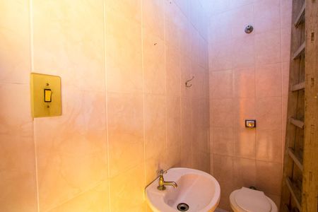 Casa à venda com 131m², 2 quartos e 4 vagas Casa à venda com 131m², 2 quartos e 4 vagasBanheiro de serviço