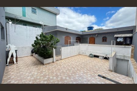Casa à venda com 209m², 4 quartos e 3 vagas Casa à venda com 209m², 4 quartos e 3 vagasQuintal