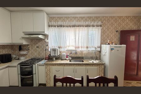 Casa à venda com 209m², 4 quartos e 3 vagas Casa à venda com 209m², 4 quartos e 3 vagasCozinha