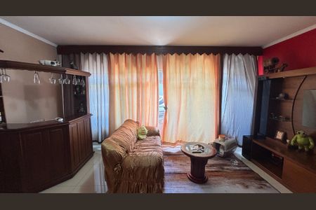 Casa à venda com 209m², 4 quartos e 3 vagas Casa à venda com 209m², 4 quartos e 3 vagasSala