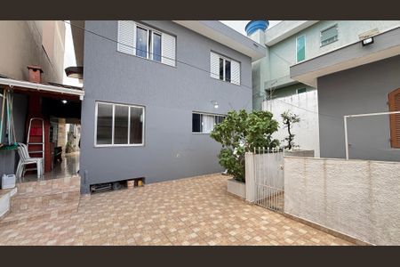 Casa à venda com 209m², 4 quartos e 3 vagas Casa à venda com 209m², 4 quartos e 3 vagasQuintal