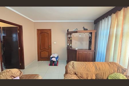 Casa à venda com 209m², 4 quartos e 3 vagas Casa à venda com 209m², 4 quartos e 3 vagasSala