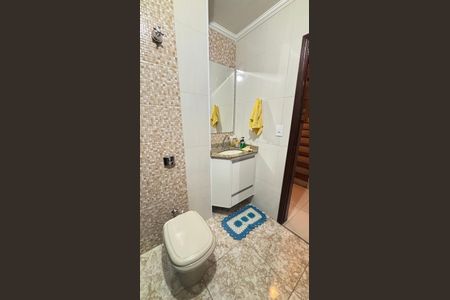 Casa à venda com 209m², 4 quartos e 3 vagas Casa à venda com 209m², 4 quartos e 3 vagasBanheiro Social