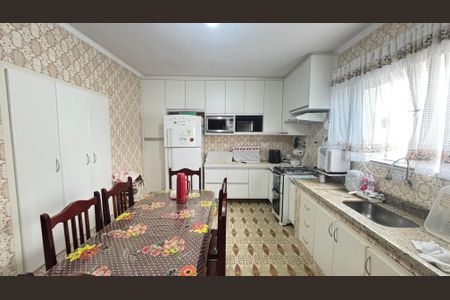 Casa à venda com 209m², 4 quartos e 3 vagas Casa à venda com 209m², 4 quartos e 3 vagasCozinha