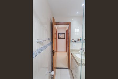 Apartamento à venda com 225m², 3 quartos e 4 vagas Apartamento à venda com 225m², 3 quartos e 4 vagasBanheiro Social