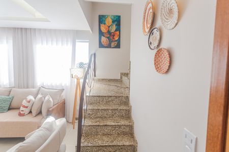 Apartamento à venda com 225m², 3 quartos e 4 vagas Apartamento à venda com 225m², 3 quartos e 4 vagasEscada de Acesso