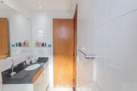 Apartamento à venda com 225m², 3 quartos e 4 vagas Apartamento à venda com 225m², 3 quartos e 4 vagasBanheiro da Suíte 1