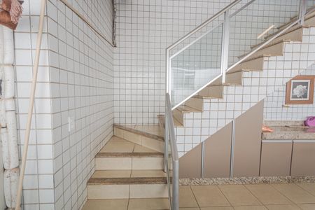 Apartamento à venda com 225m², 3 quartos e 4 vagas Apartamento à venda com 225m², 3 quartos e 4 vagasEscada de Acesso