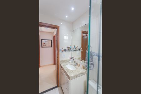 Apartamento à venda com 225m², 3 quartos e 4 vagas Apartamento à venda com 225m², 3 quartos e 4 vagasBanheiro Social