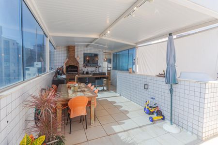 Apartamento à venda com 225m², 3 quartos e 4 vagas Apartamento à venda com 225m², 3 quartos e 4 vagasTerraço Gourmet