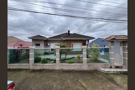 Casa à venda com 187m², 3 quartos e 2 vagas Casa à venda com 187m², 3 quartos e 2 vagasFachada