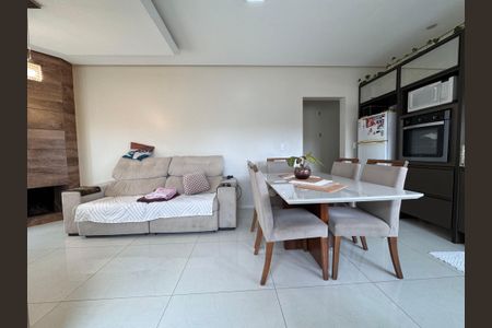 Casa à venda com 187m², 3 quartos e 2 vagas Casa à venda com 187m², 3 quartos e 2 vagasSala