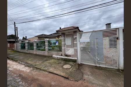 Casa à venda com 187m², 3 quartos e 2 vagas Casa à venda com 187m², 3 quartos e 2 vagasFachada + Placa