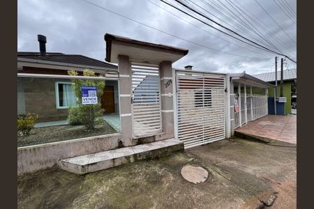 Casa à venda com 187m², 3 quartos e 2 vagas Casa à venda com 187m², 3 quartos e 2 vagasFachada + Placa