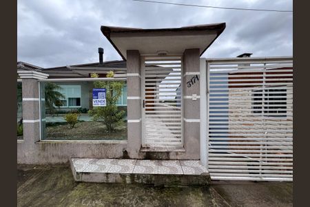 Casa à venda com 187m², 3 quartos e 2 vagas Casa à venda com 187m², 3 quartos e 2 vagasFachada + Placa