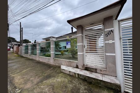 Casa à venda com 187m², 3 quartos e 2 vagas Casa à venda com 187m², 3 quartos e 2 vagasFachada + Placa