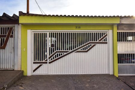 Casa à venda com 125m², 3 quartos e 2 vagasFachada