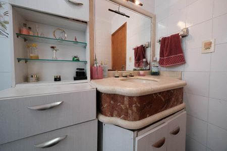 Casa à venda com 250m², 4 quartos e 4 vagasBanheiro da Suíte