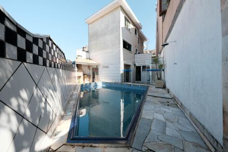 Casa à venda com 250m², 4 quartos e 4 vagasPiscina