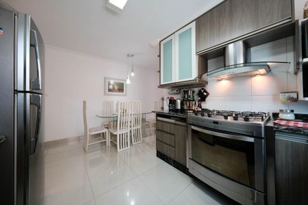 Casa à venda com 250m², 4 quartos e 4 vagasCozinha