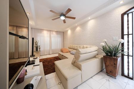 Casa à venda com 250m², 4 quartos e 4 vagasSala