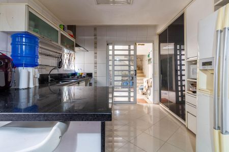 Casa à venda com 115m², 3 quartos e 2 vagas Casa à venda com 115m², 3 quartos e 2 vagasCozinha