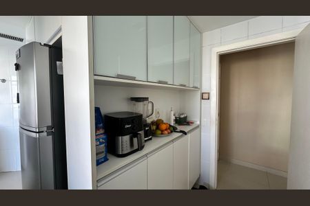 Apartamento à venda com 181m², 3 quartos e 2 vagas Apartamento à venda com 181m², 3 quartos e 2 vagasCozinha