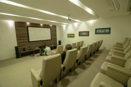 Apartamento à venda com 181m², 3 quartos e 2 vagas Apartamento à venda com 181m², 3 quartos e 2 vagasCinema