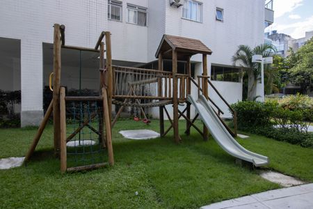 Apartamento à venda com 181m², 3 quartos e 2 vagas Apartamento à venda com 181m², 3 quartos e 2 vagasÁrea comum - Playground