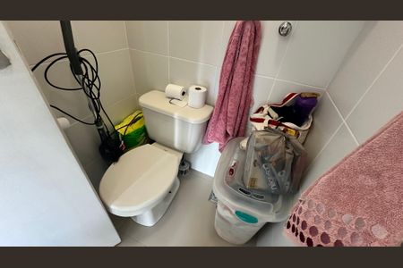 Apartamento à venda com 181m², 3 quartos e 2 vagas Apartamento à venda com 181m², 3 quartos e 2 vagasBanheiro de serviço