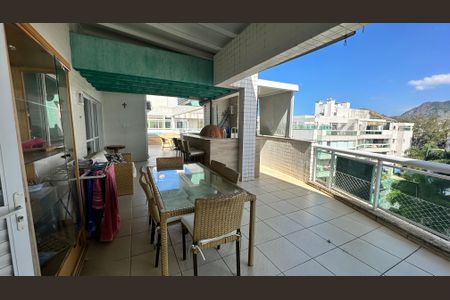 Apartamento à venda com 181m², 3 quartos e 2 vagas Apartamento à venda com 181m², 3 quartos e 2 vagasCobertura