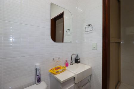 Casa à venda com 199m², 3 quartos e 2 vagasBanheiro 